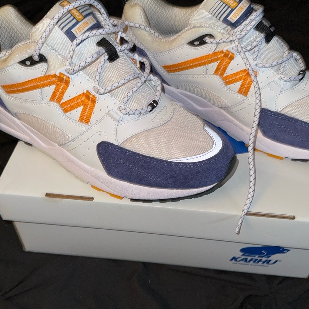 Karhu sneakers unisex US size 10